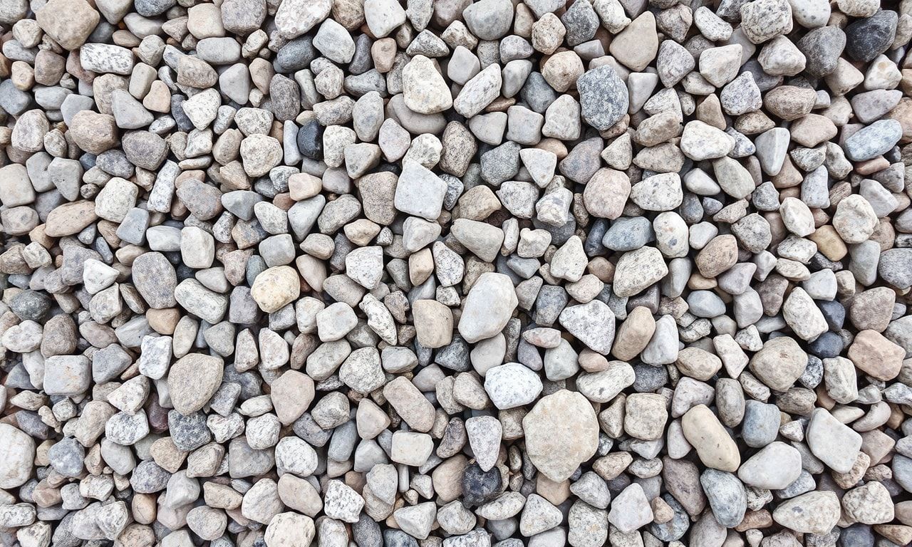 庭に敷く様々な砂利の質感